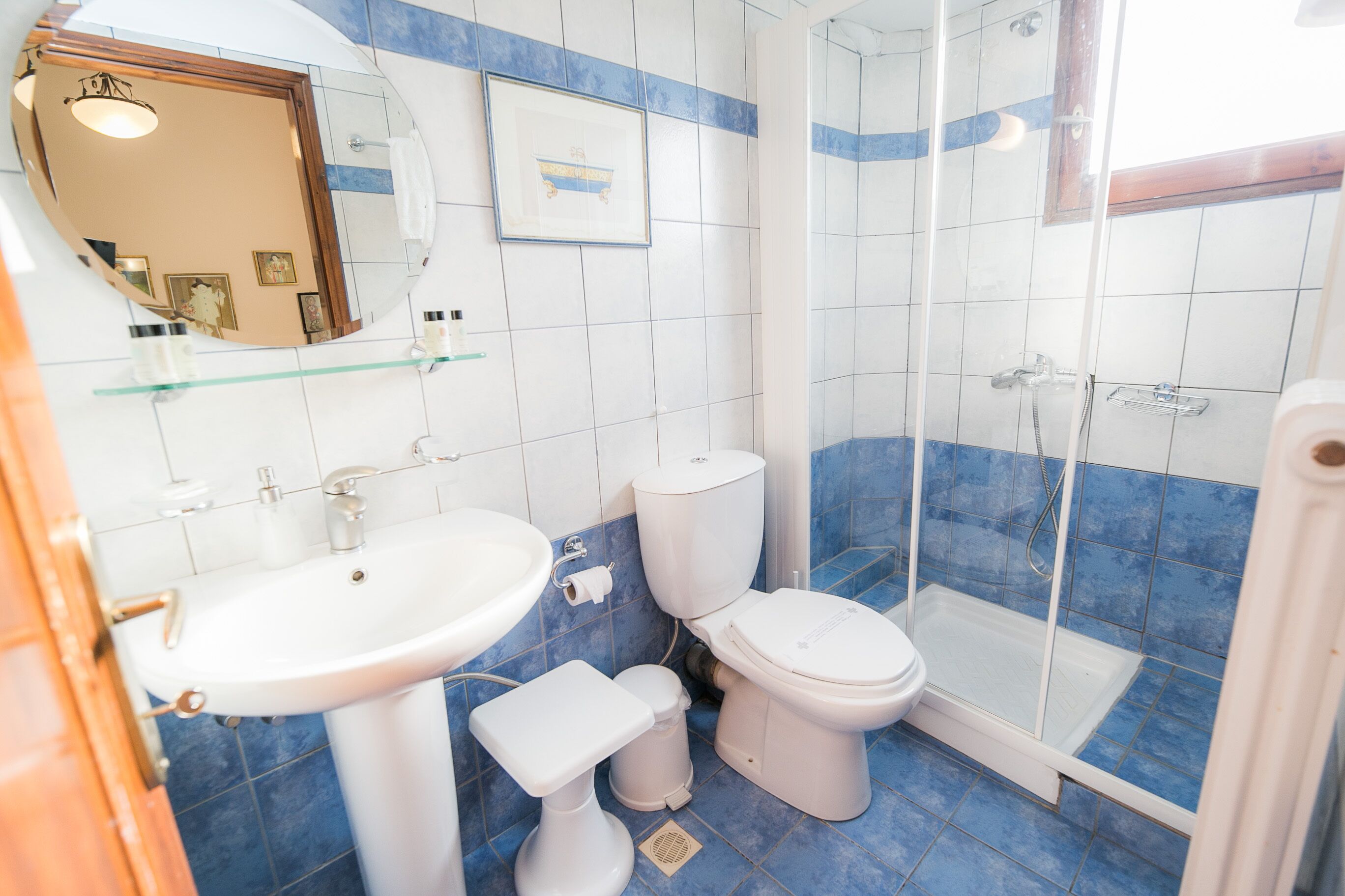 family room, connecting rooms | bathroom | shower, free toiletries, hair dryer, slippers