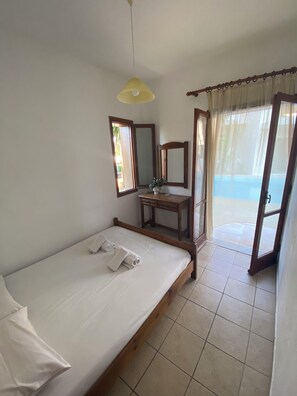 Habitació estàndard | Caixa forta a l'habitació i cortines opaques 