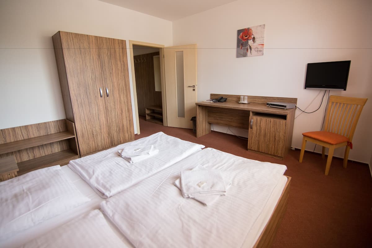 In-room safe, desk, blackout drapes, free WiFi