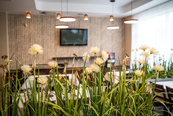 Breakfast, lunch, dinner served; Eastern European cuisine - Hotel Olympionik (Melnik)