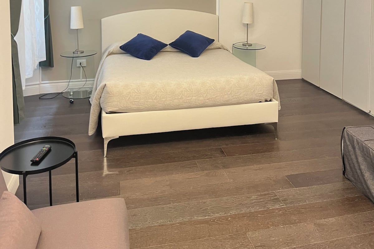 Executive Room, 1 Bedroom, Kitchen | Premium bedding, down comforters, individually decorated