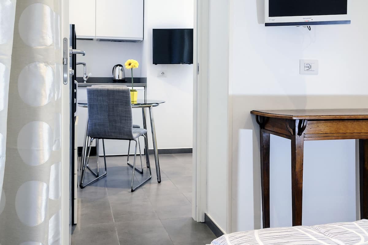Deluxe Apartment, Kitchen, Garden View | Premium bedding, down comforters, individually decorated