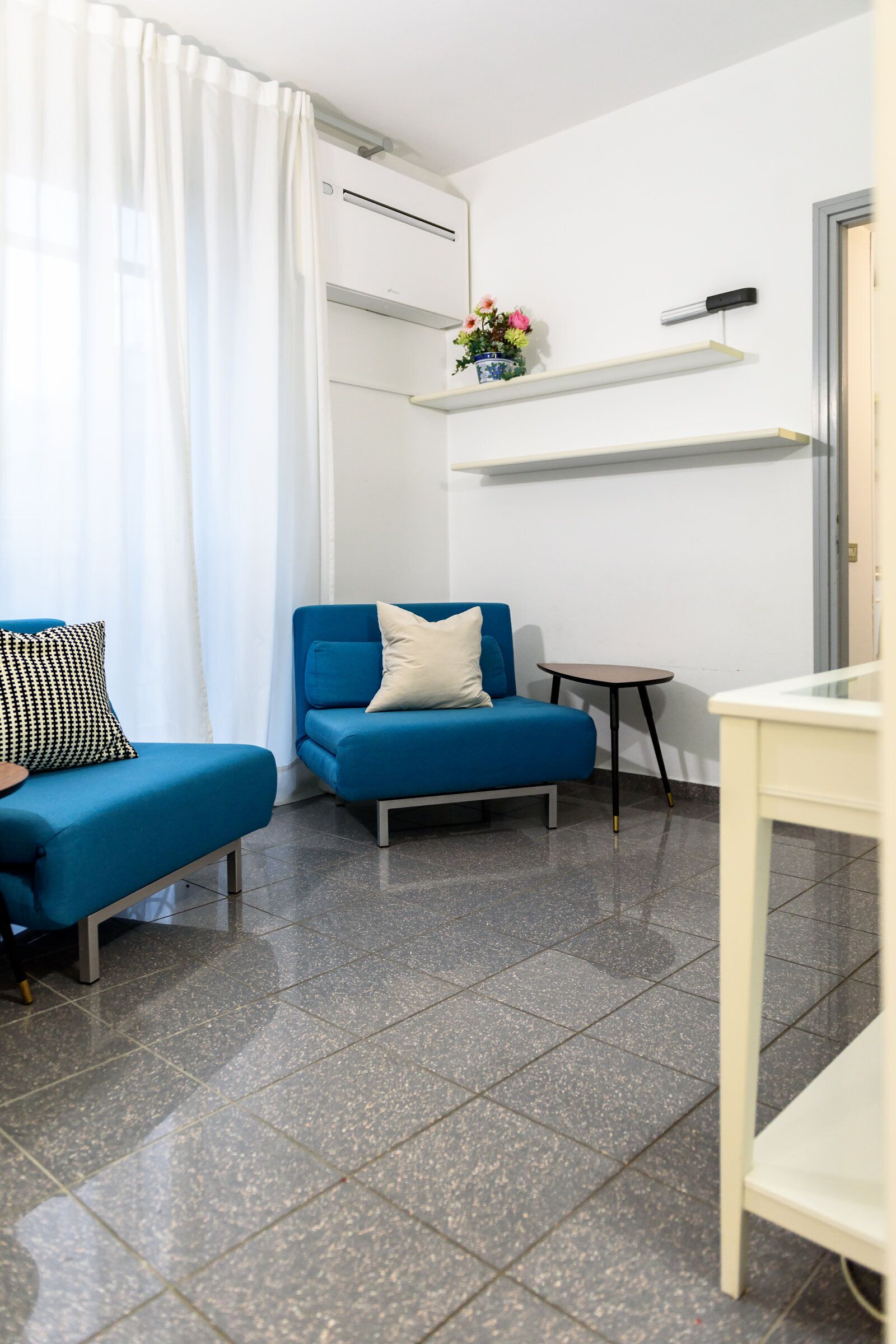 Televisión LCD 24 pulgadas con canales de televisión vía satélite