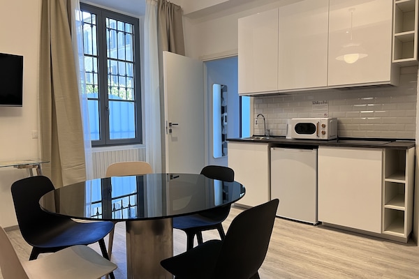 Superior apartman | Privát konyha | Hűtőszekrény, mikrohullámú sütő, főzőlap és kávé-/teafőző