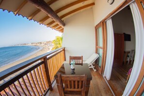 Deluxe Room, Ocean View | Desk, blackout curtains, free WiFi, bed sheets - Don Giovanni Máncora (Máncora)