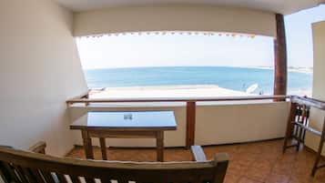 Habitación Deluxe, vista al océano | Escritorio, cortinas blackout, wifi gratis y ropa de cama