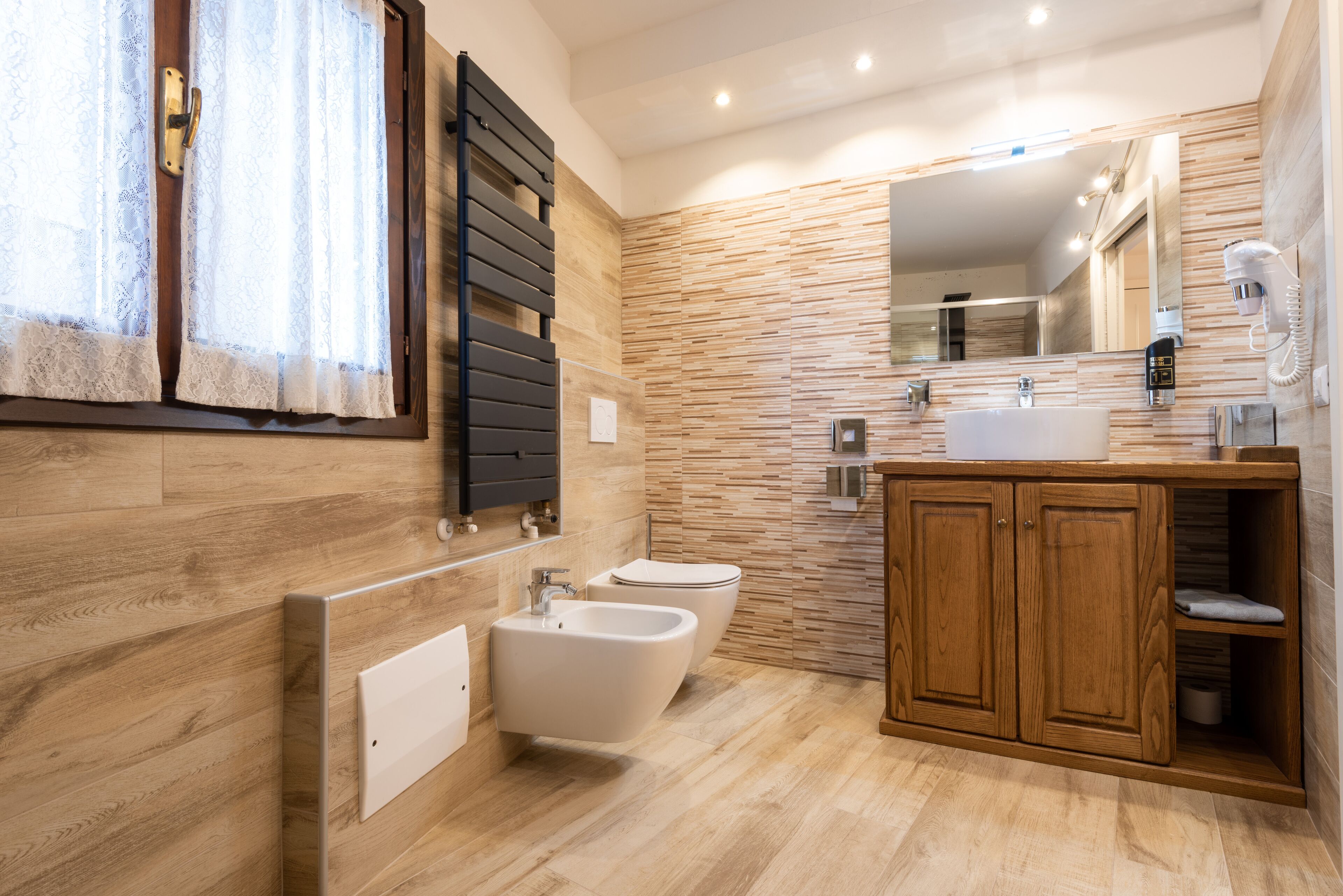 superior suite, jetted tub | bathroom | shower, hydromassage showerhead, free toiletries, hair dryer