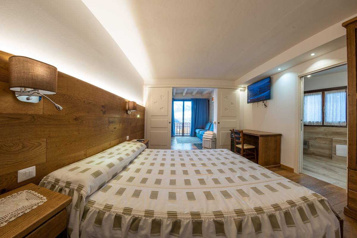 Phòng Suite Superior, bồn tắm thủy lực | Màn/rèm cản sáng, phòng cách âm, nôi/giường cho trẻ sơ sinh (phụ phí) 
