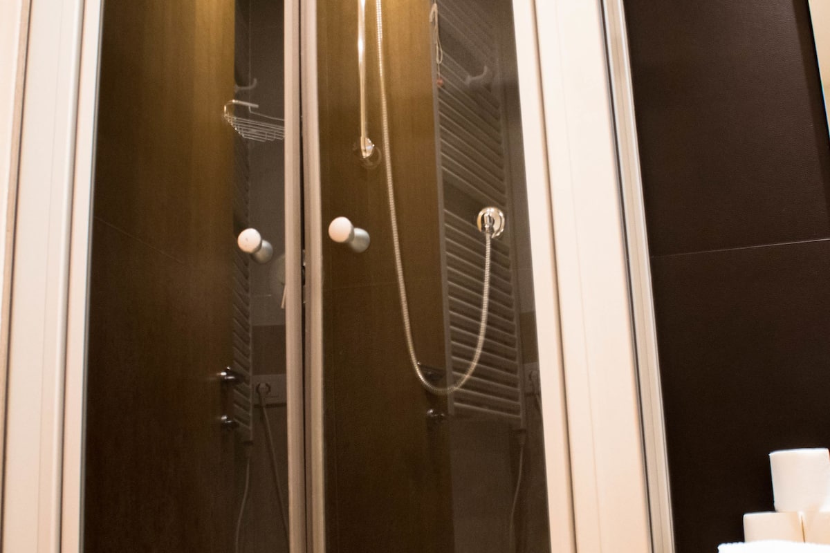 superior quadruple room | bathroom | shower, free toiletries, hair dryer, towels