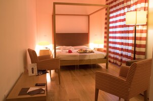 In-room safe, free WiFi, bed sheets, wheelchair access