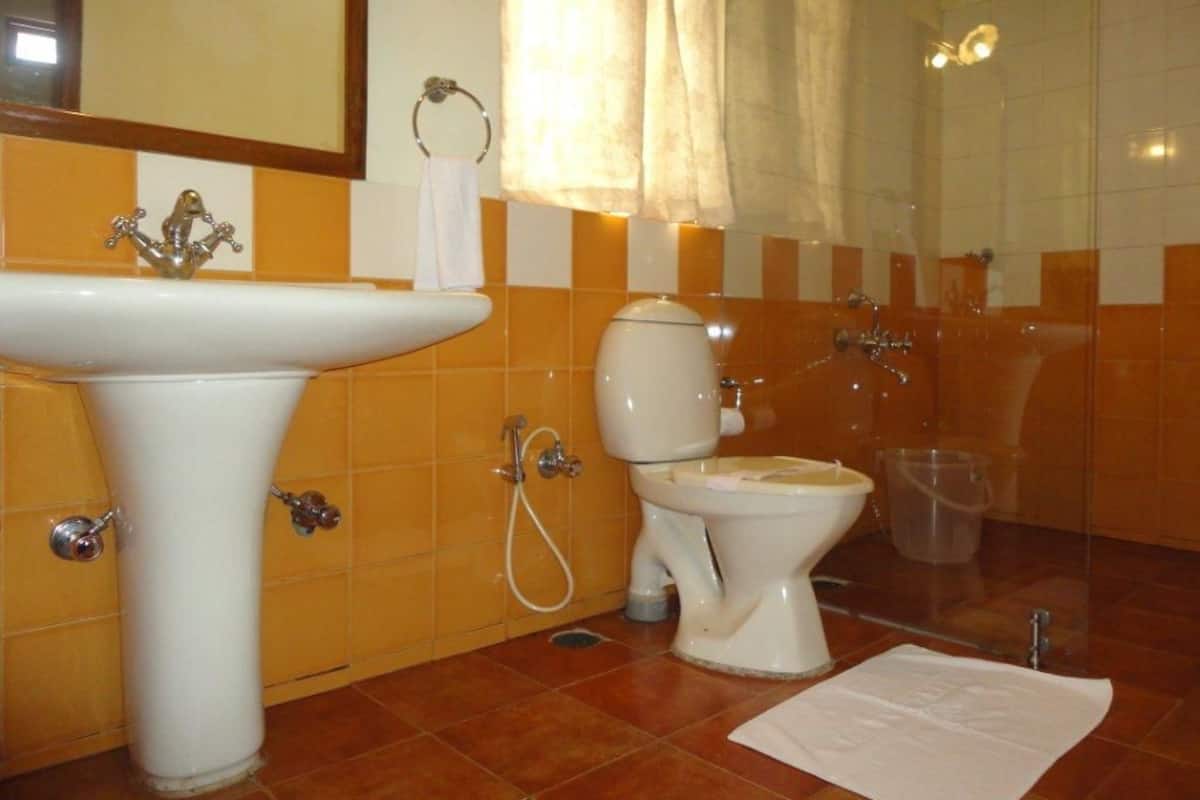 Shower, towels