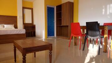 Laptop workspace, blackout drapes, soundproofing, free WiFi