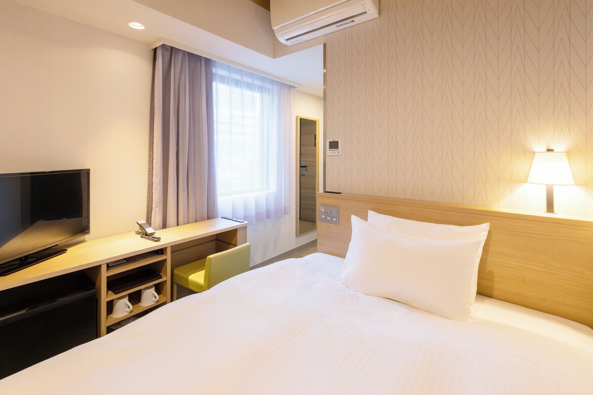 Double Room, Non Smoking, Annex Building | Desk, blackout drapes, WiFi (free), bed sheets
