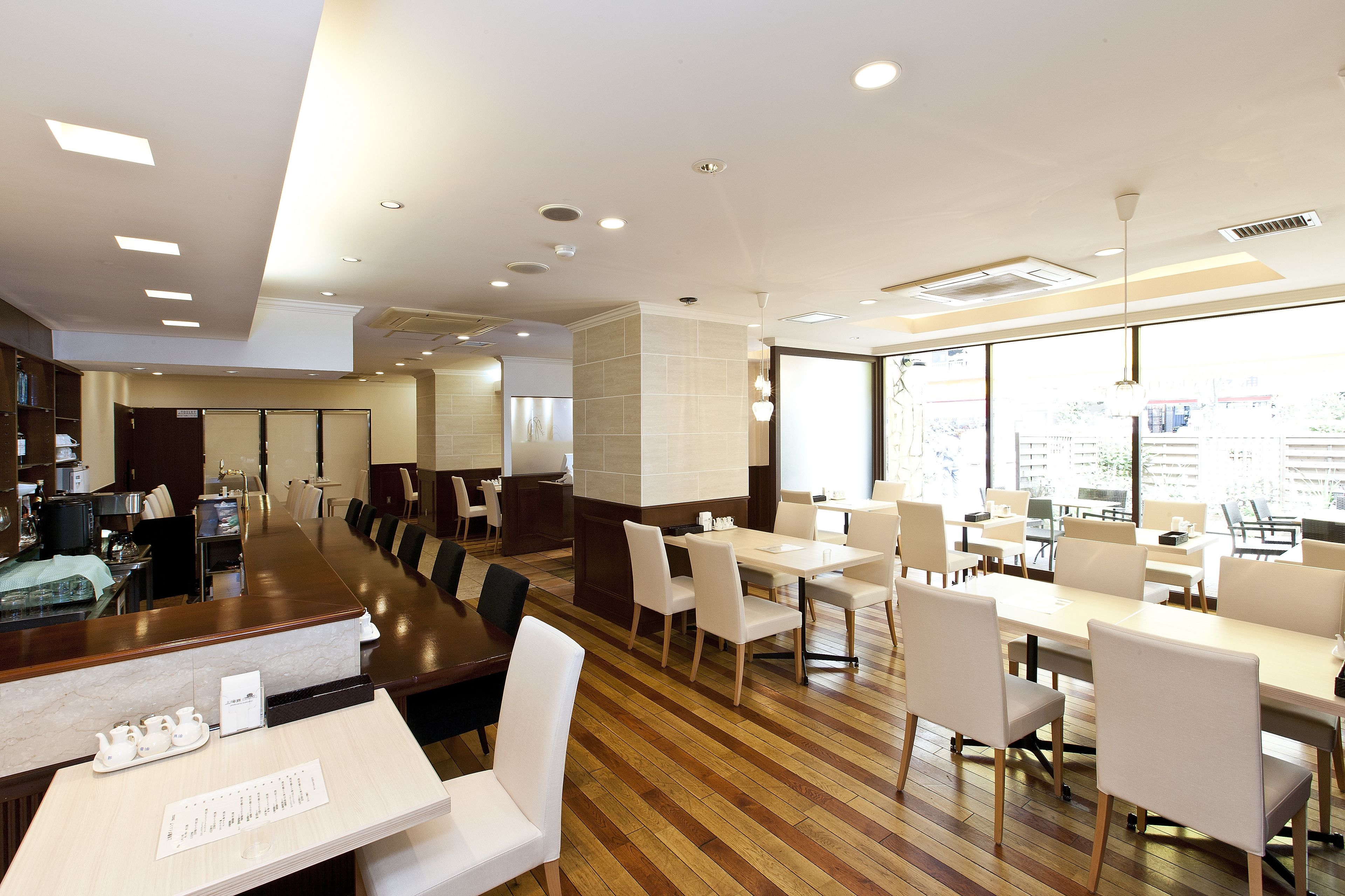 breakfast, lunch, dinner served; chinese cuisine