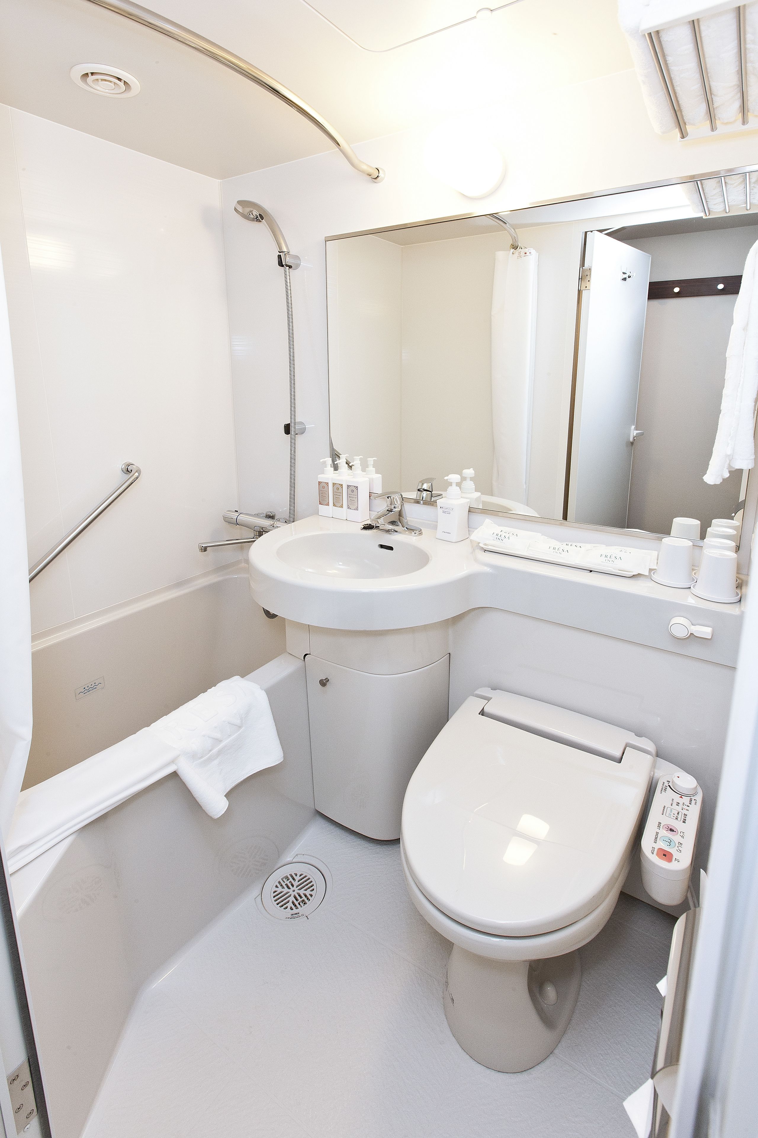 combined shower/bathtub, free toiletries, hair dryer, slippers