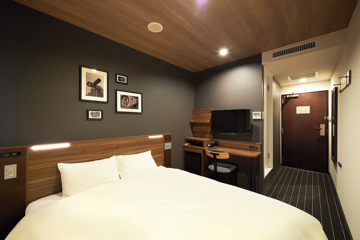 Down duvets, desk, blackout curtains, free WiFi