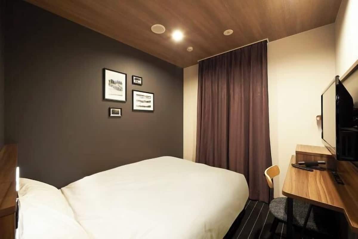 Down duvets, desk, blackout curtains, free WiFi