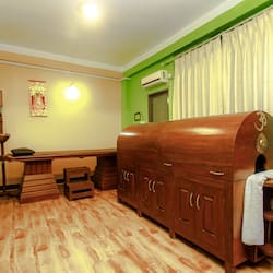 Couples treatment room(s), sauna, steam room, body treatments