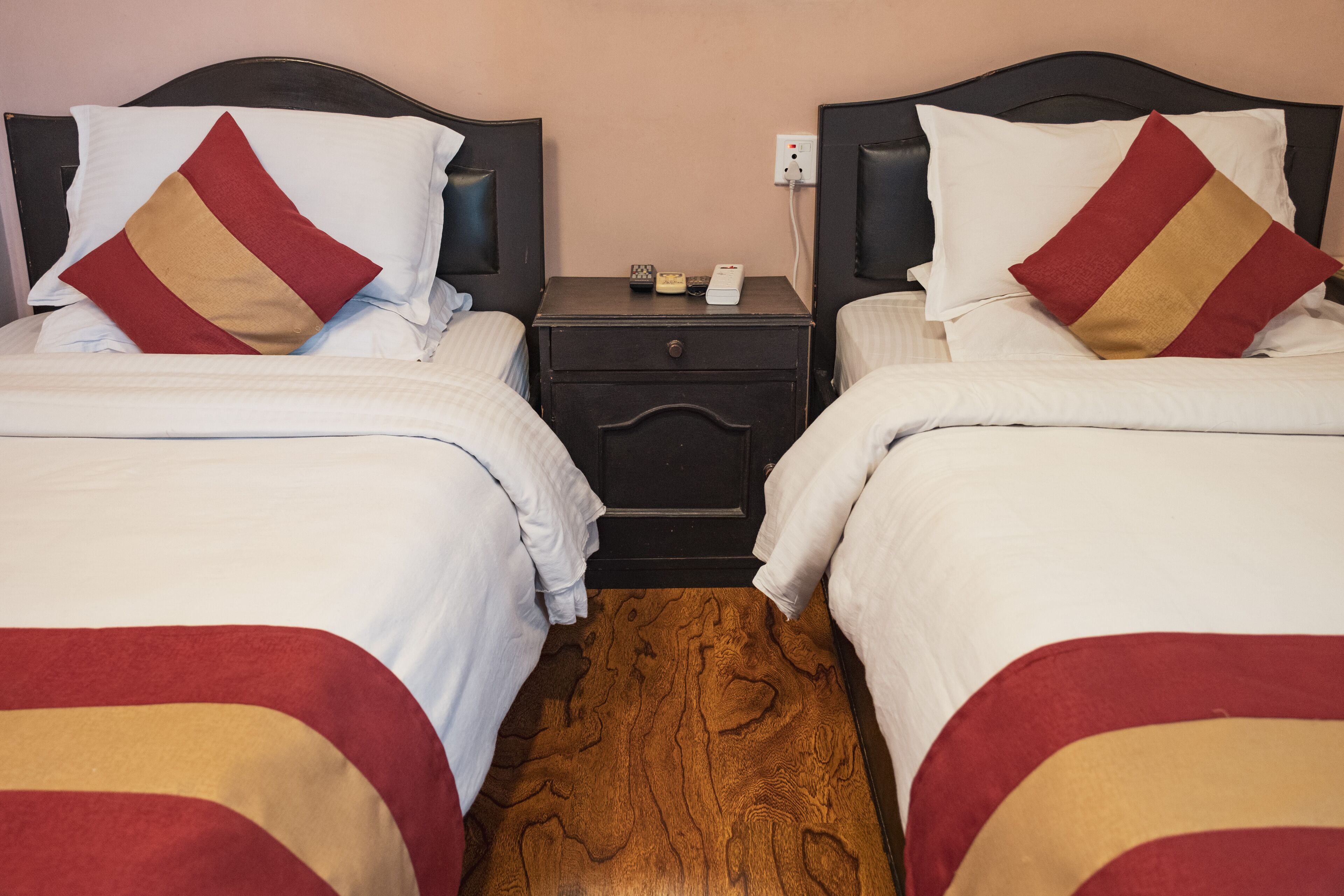 Chambre Standard, 1 lit une place | Coffres-forts dans les chambres, bureau, Wi-Fi gratuit, draps fournis