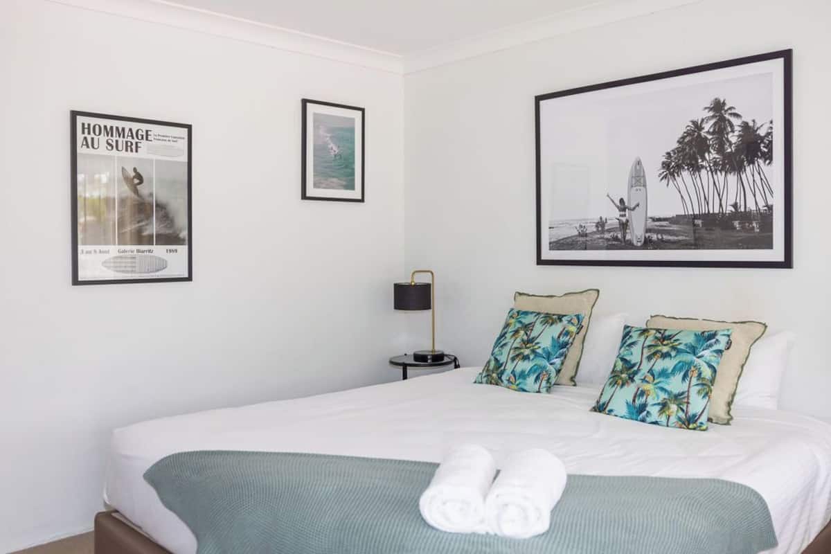 Signature Room, 1 King Bed | Minibar, blackout curtains, iron/ironing board, free WiFi