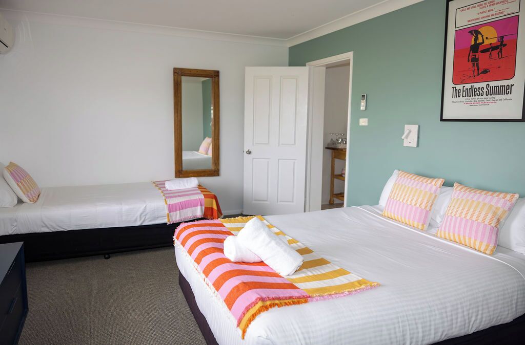 Comfort Suite | Minibar, blackout drapes, iron/ironing board, free WiFi