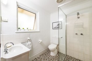 Signature Room, 1 King Bed | Bathroom