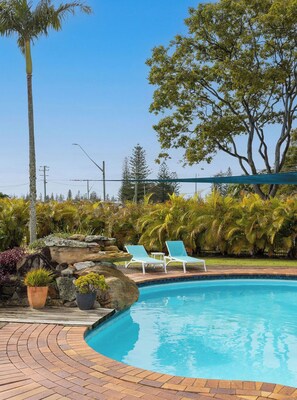 Outdoor pool, open 8:30 AM to 6:30 PM, pool umbrellas, sun loungers - The Carmel Yamba (Yamba)