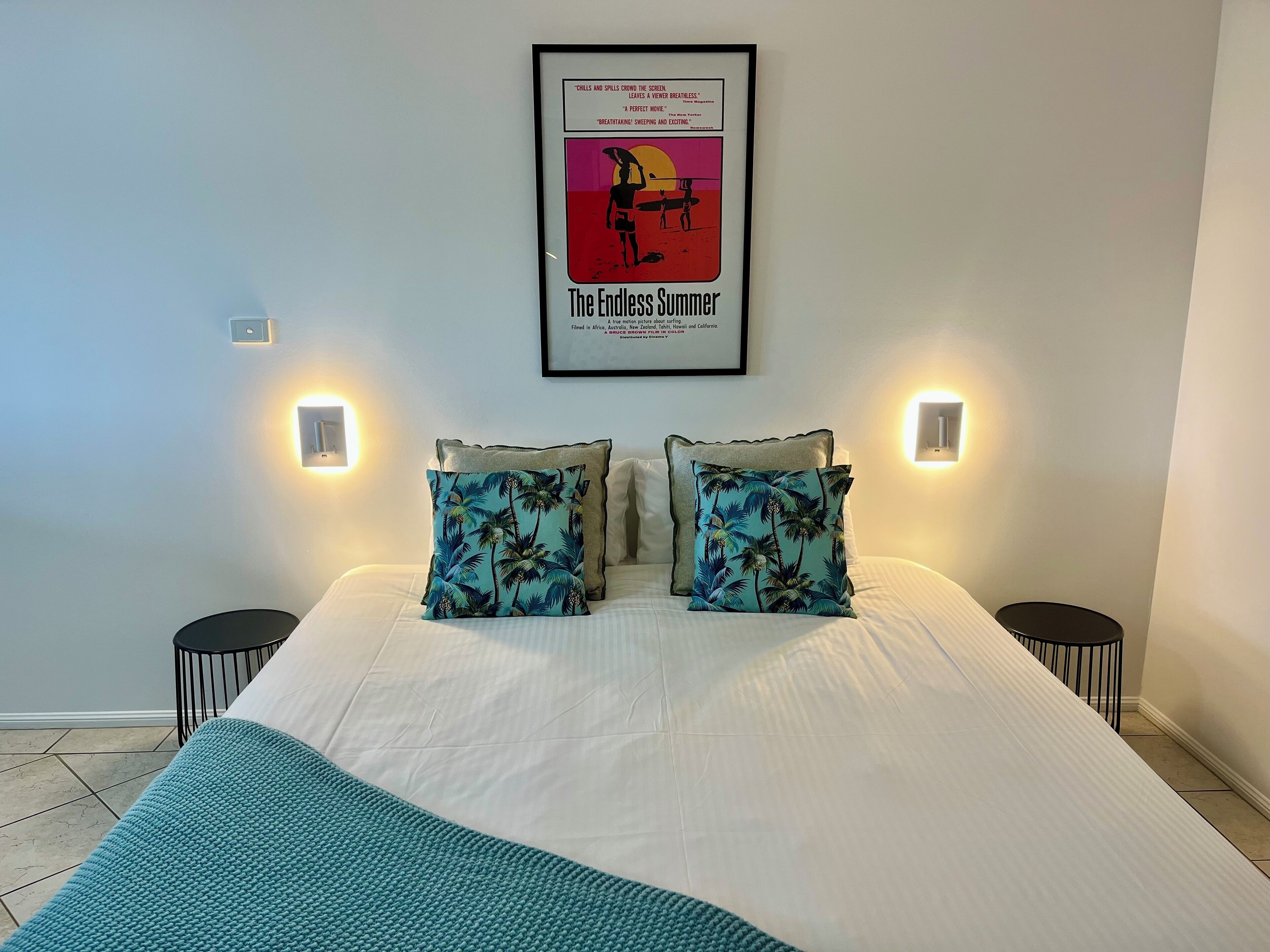 Comfort Room, 1 King Bed, Jetted Tub, Garden View | Minibar, blackout drapes, iron/ironing board, free WiFi