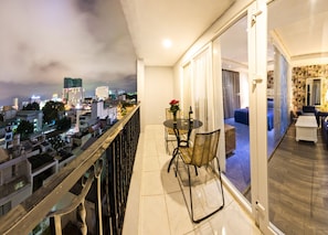 Luxury Double Room, City View | Balcony - Golden Crown Hotel (Ho Chi Minh City)