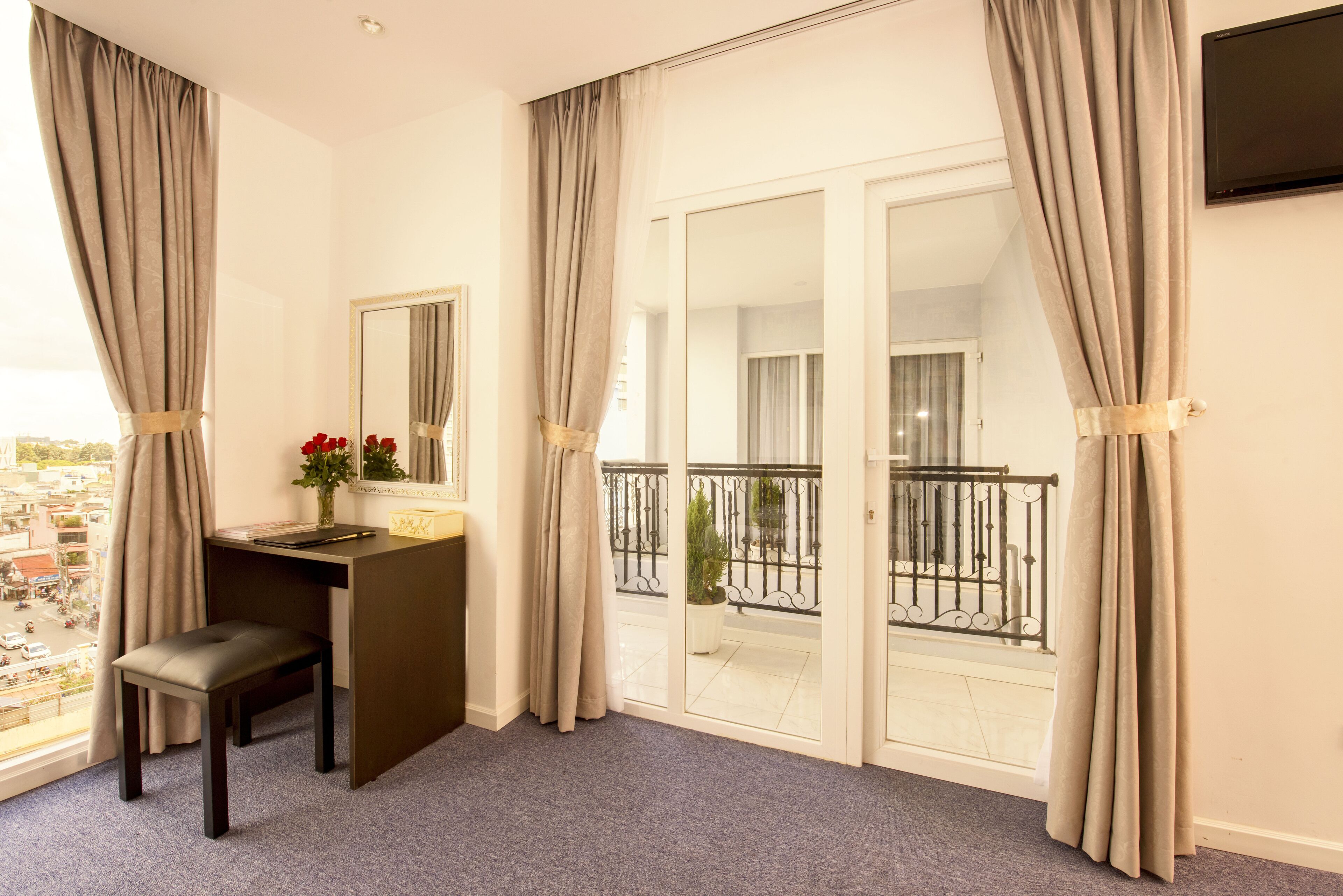 Photo - Golden Crown Hotel