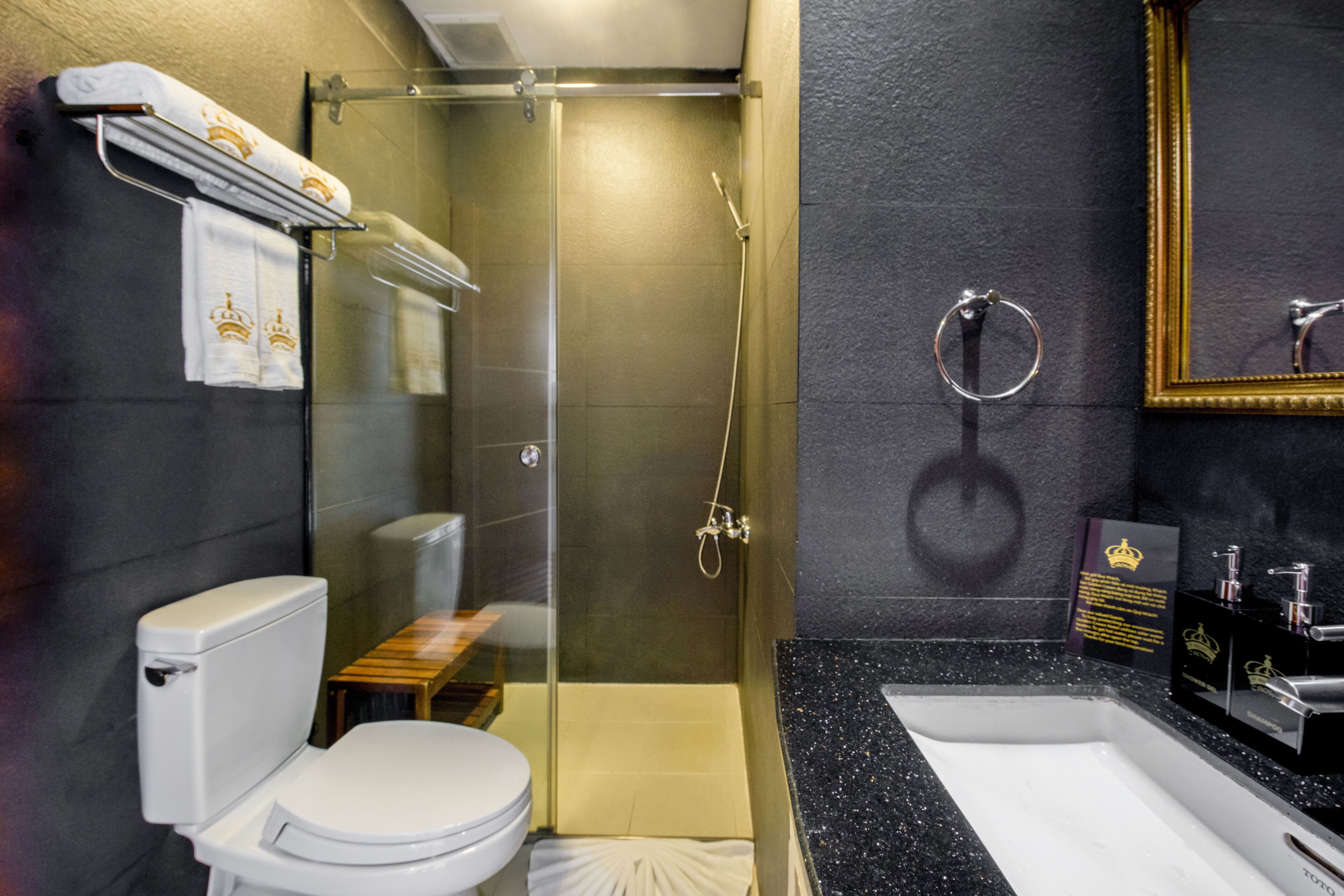 Photo - Golden Crown Hotel