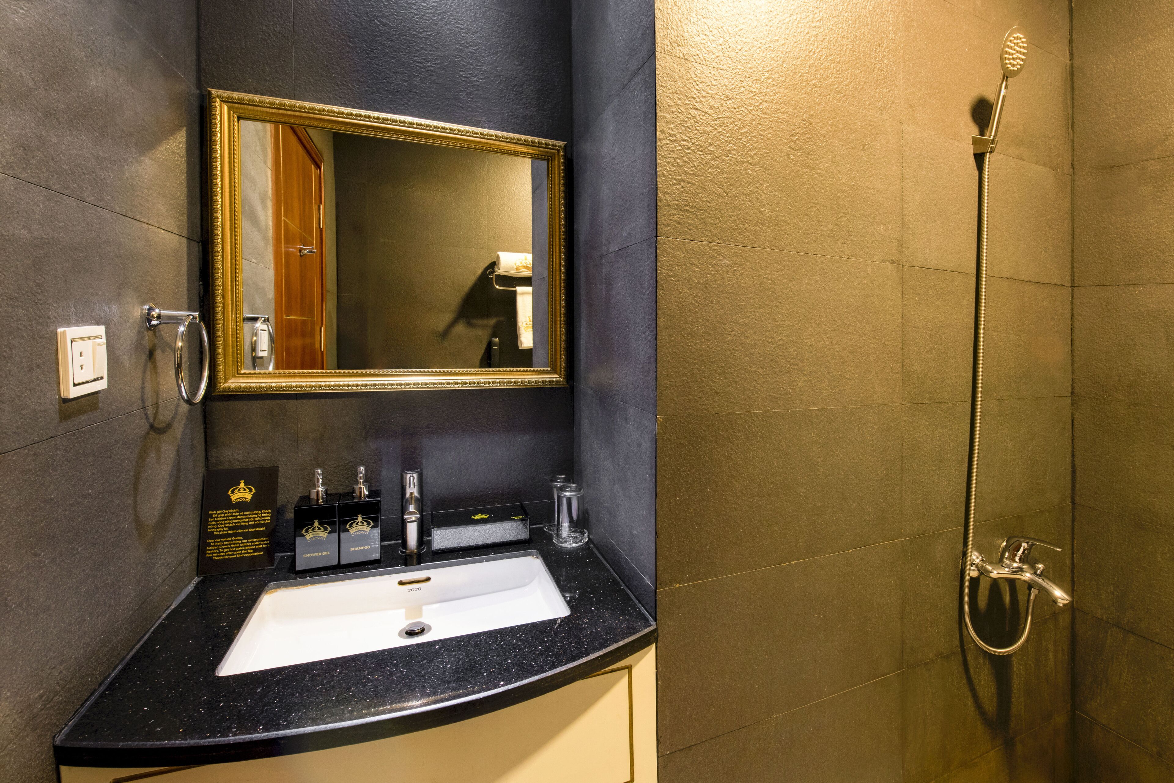 Photo - Golden Crown Hotel