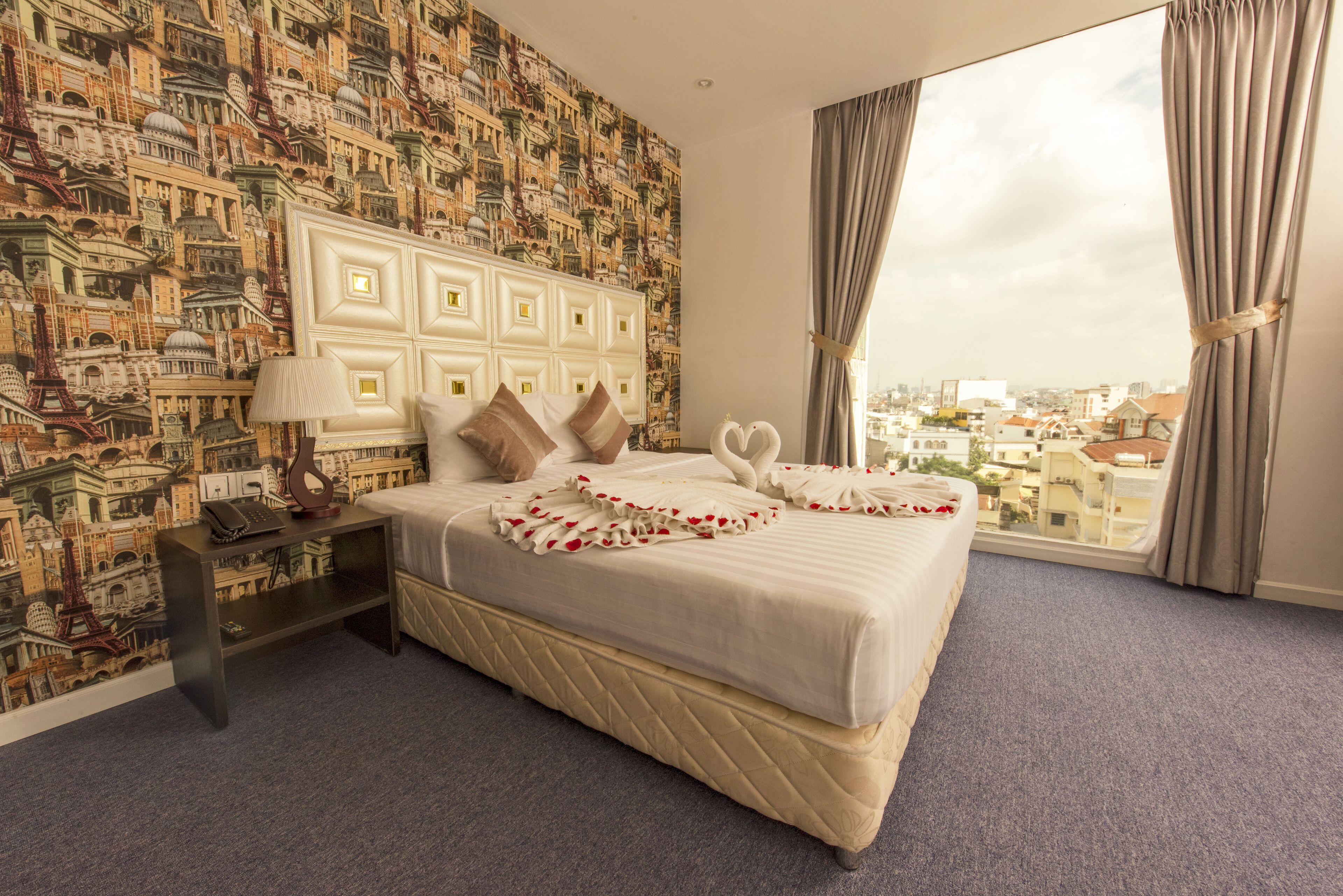 Photo - Golden Crown Hotel