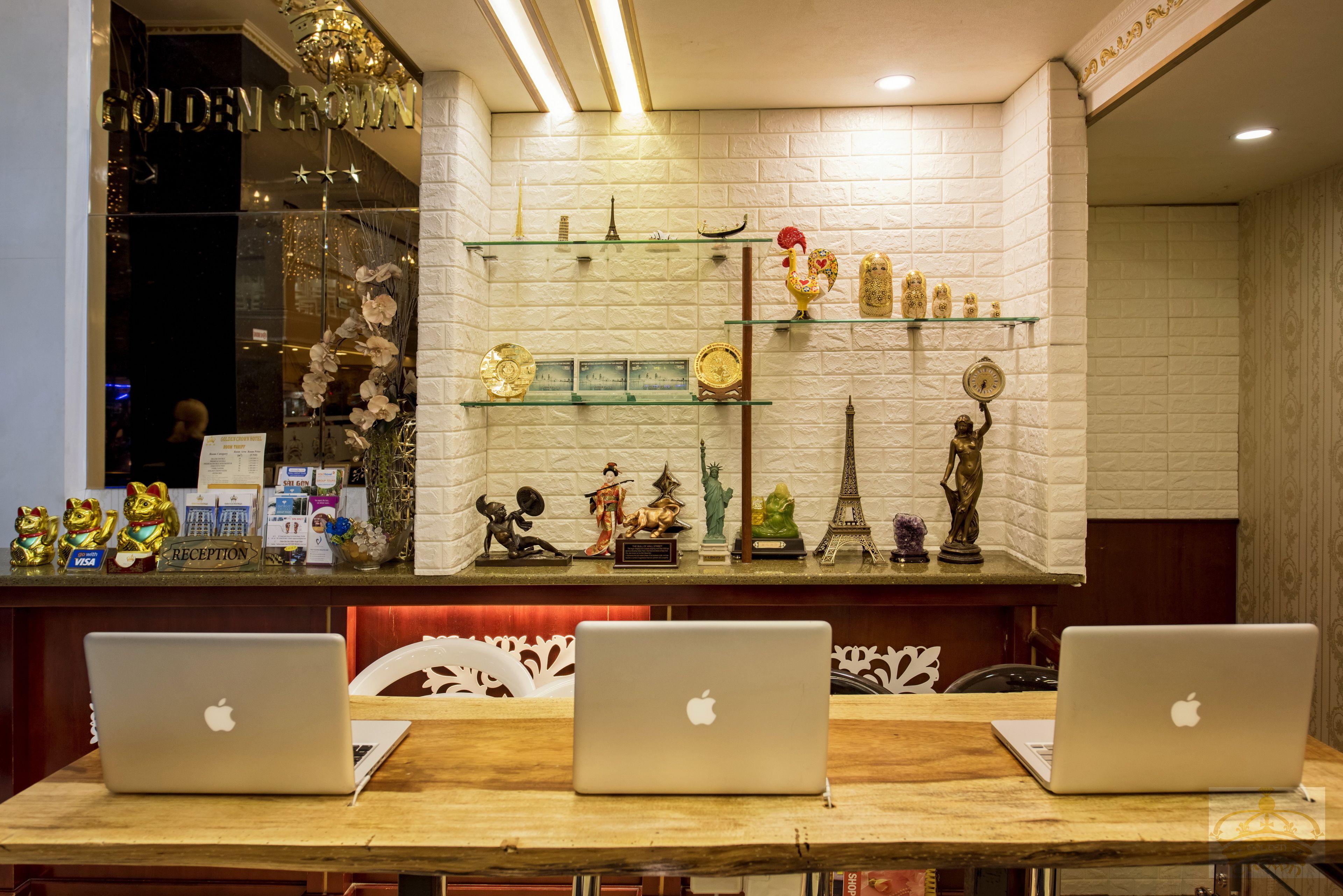 Photo - Golden Crown Hotel