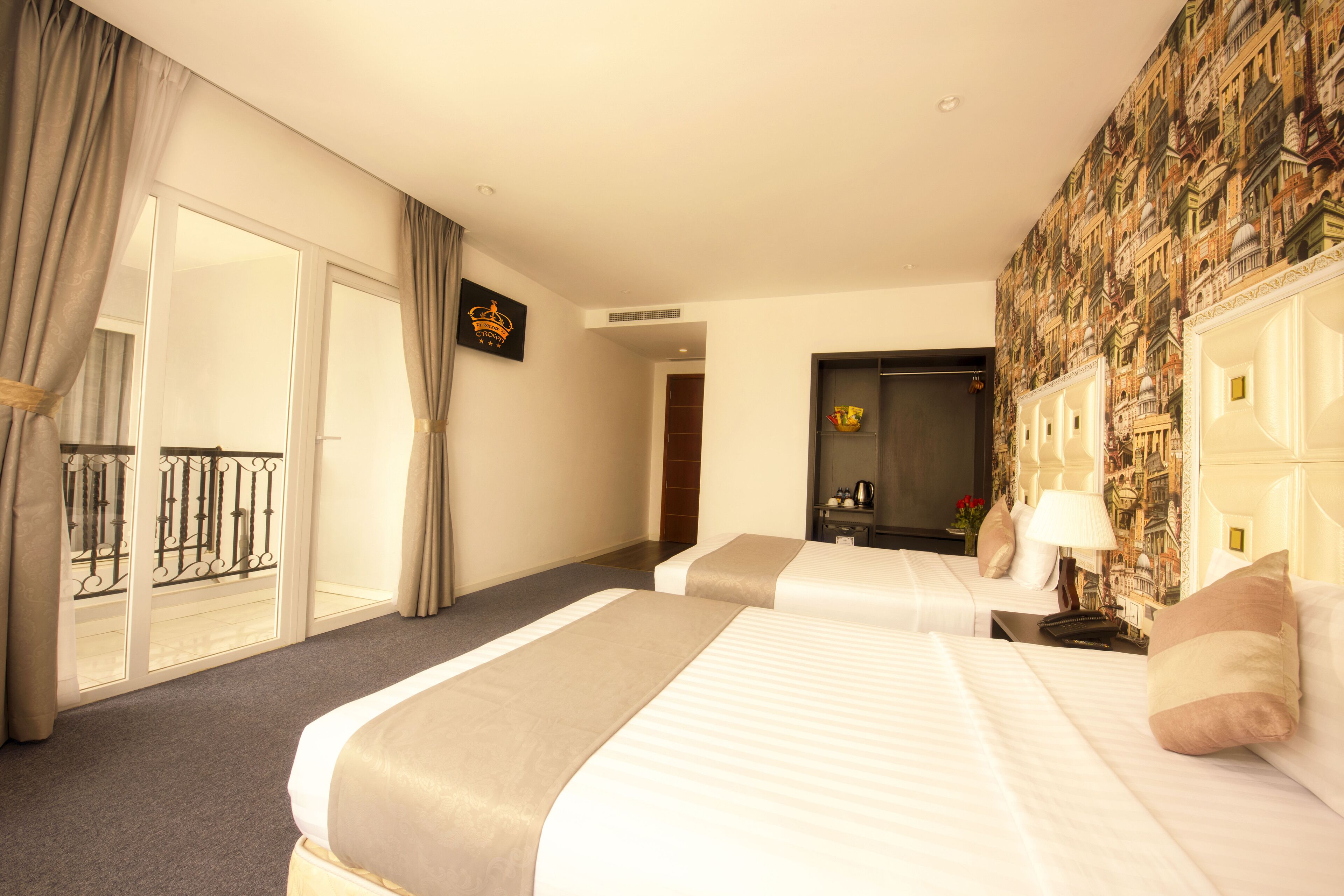 Photo - Golden Crown Hotel