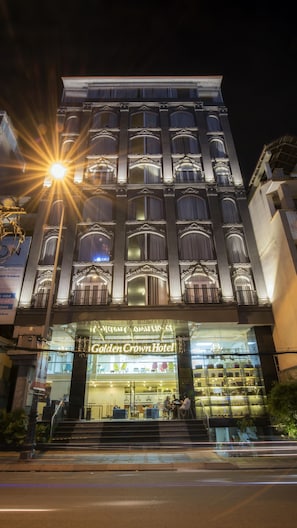 Front of property – evening/night - Golden Crown Hotel (Ho Chi Minh City)