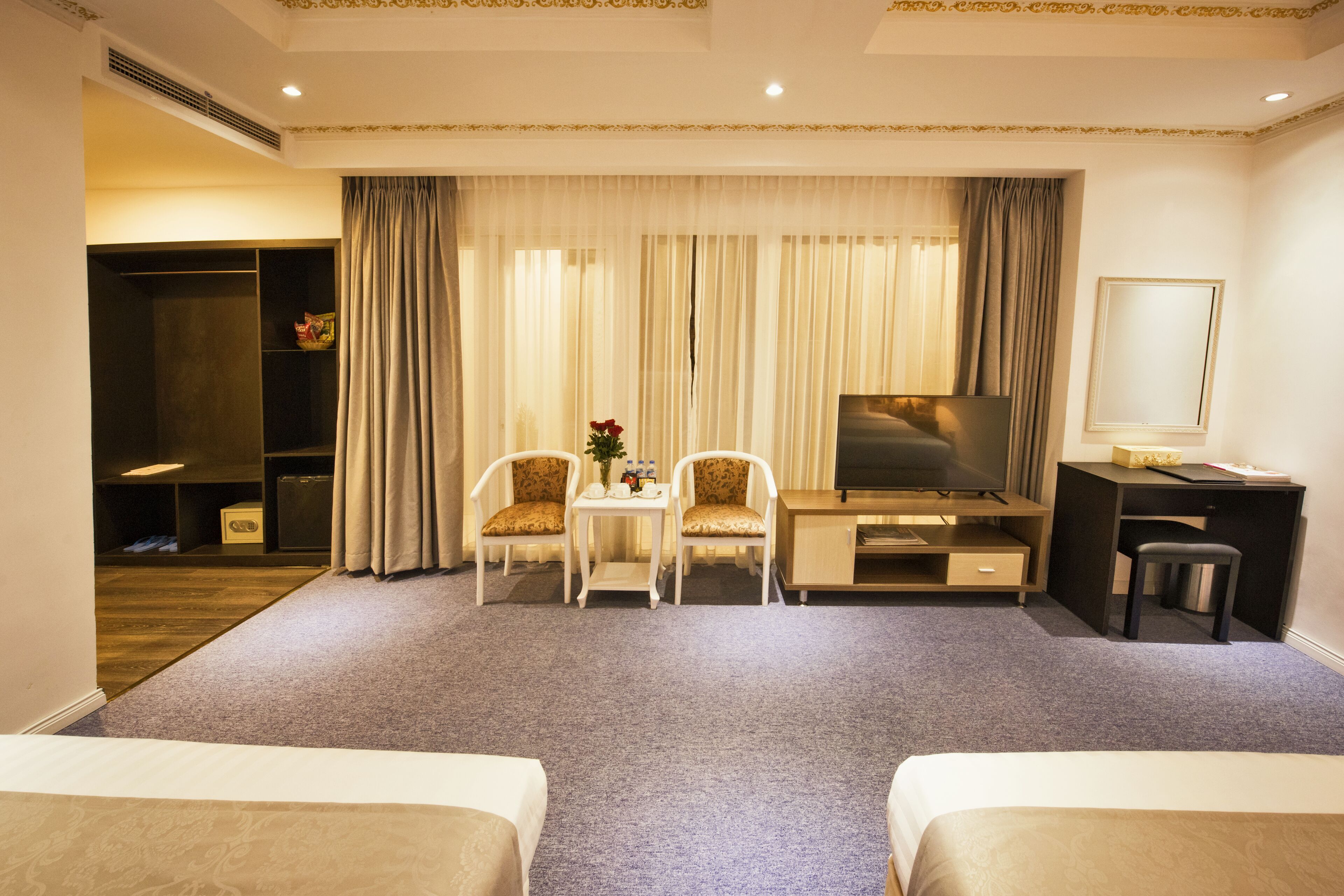 Photo - Golden Crown Hotel