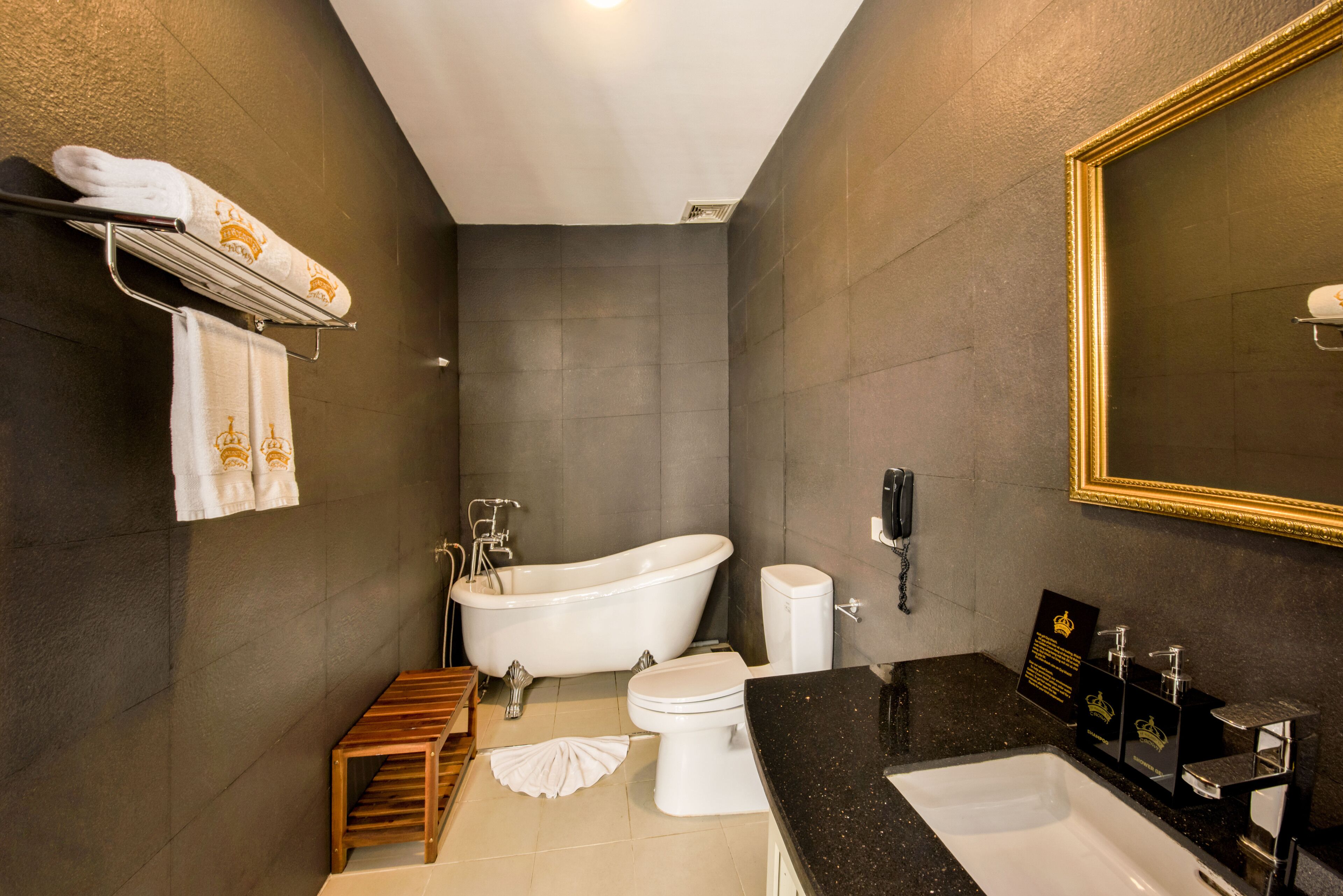 Photo - Golden Crown Hotel