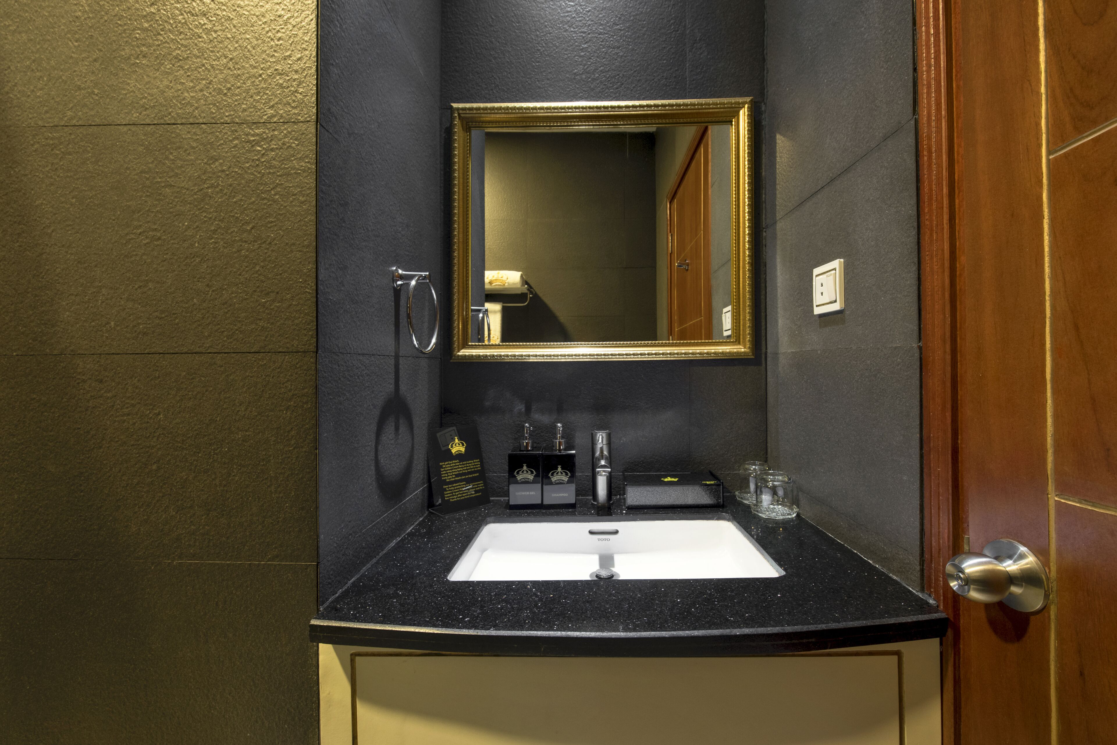 Photo - Golden Crown Hotel