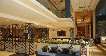 Golden Crown Hotel