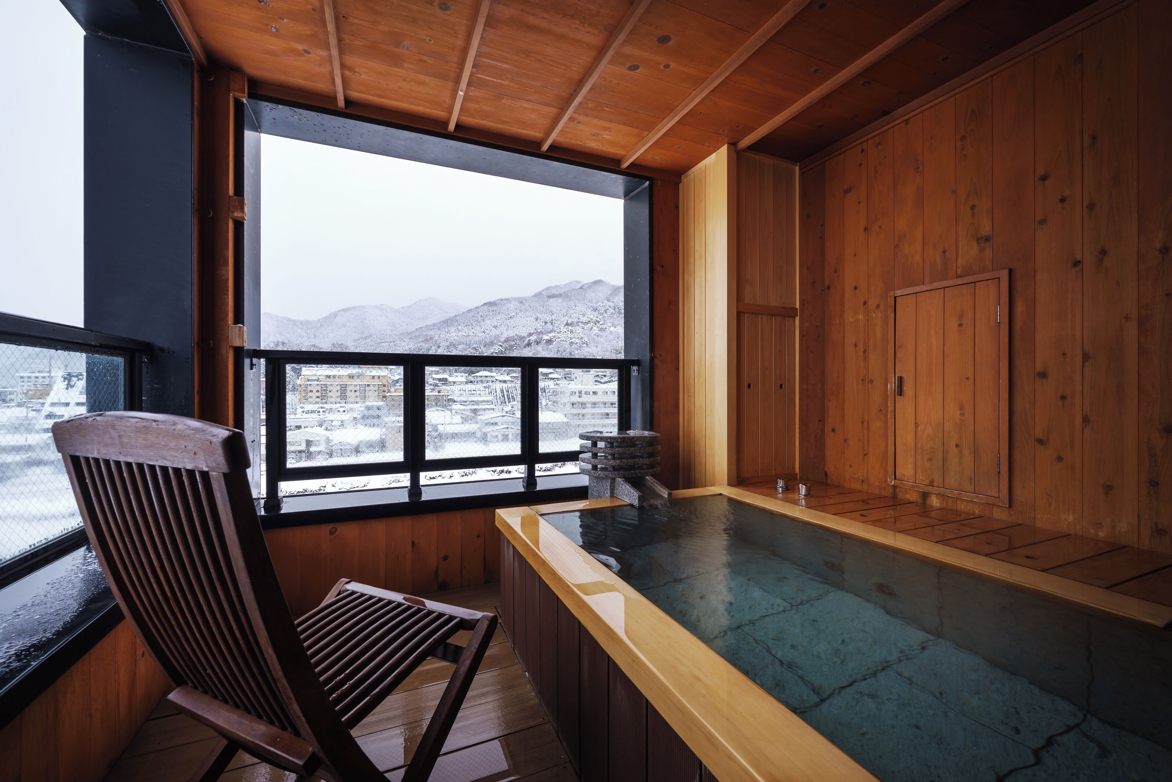 Habitación (Japanese Western with Open Air Bath) | Baño | Artículos de higiene personal gratuitos, secador de pelo y zapatillas