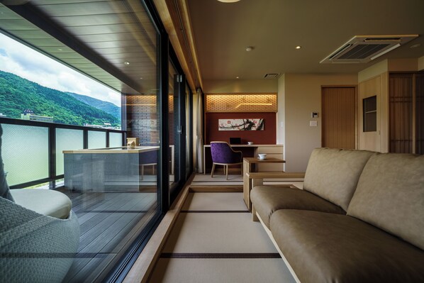 ห้องพรีเมียมสวีท, ปลอดบุหรี่, วิวแม่น้ำ (Special room(2people) C1) | ตู้นิรภัยในห้องพัก, เตารีด/โต๊ะรีดผ้า, เปล/เตียงเด็กอ่อน, Wi-Fi ฟรี