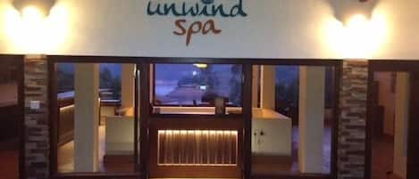 Bain à remous, soins corporels, enveloppements corporels