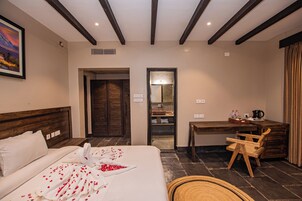 Decoración personalizada, muebles diferentes y escritorio 