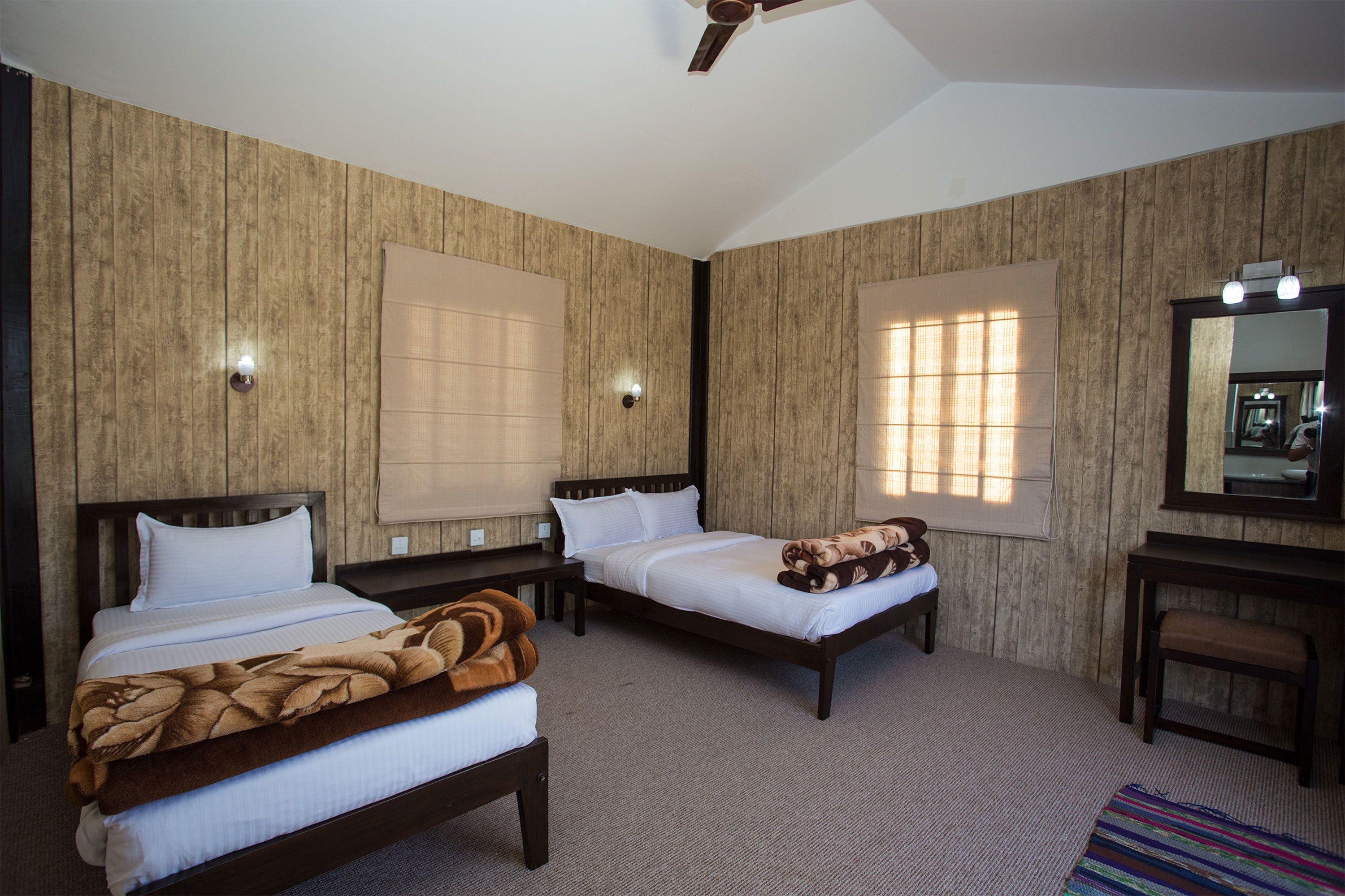 deluxe room | 1 bedroom, individually decorated, individually furnished, desk