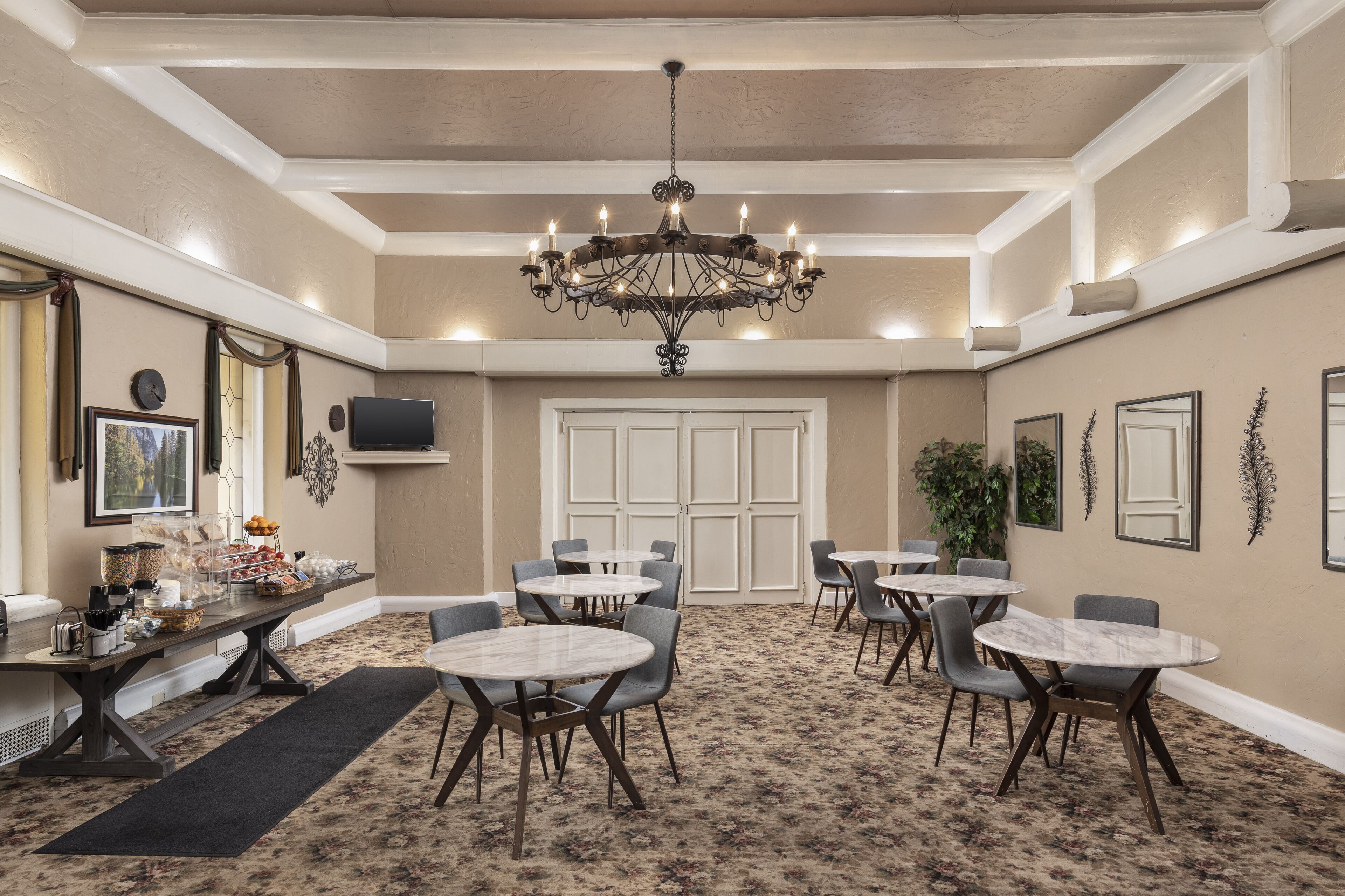 free daily continental breakfast