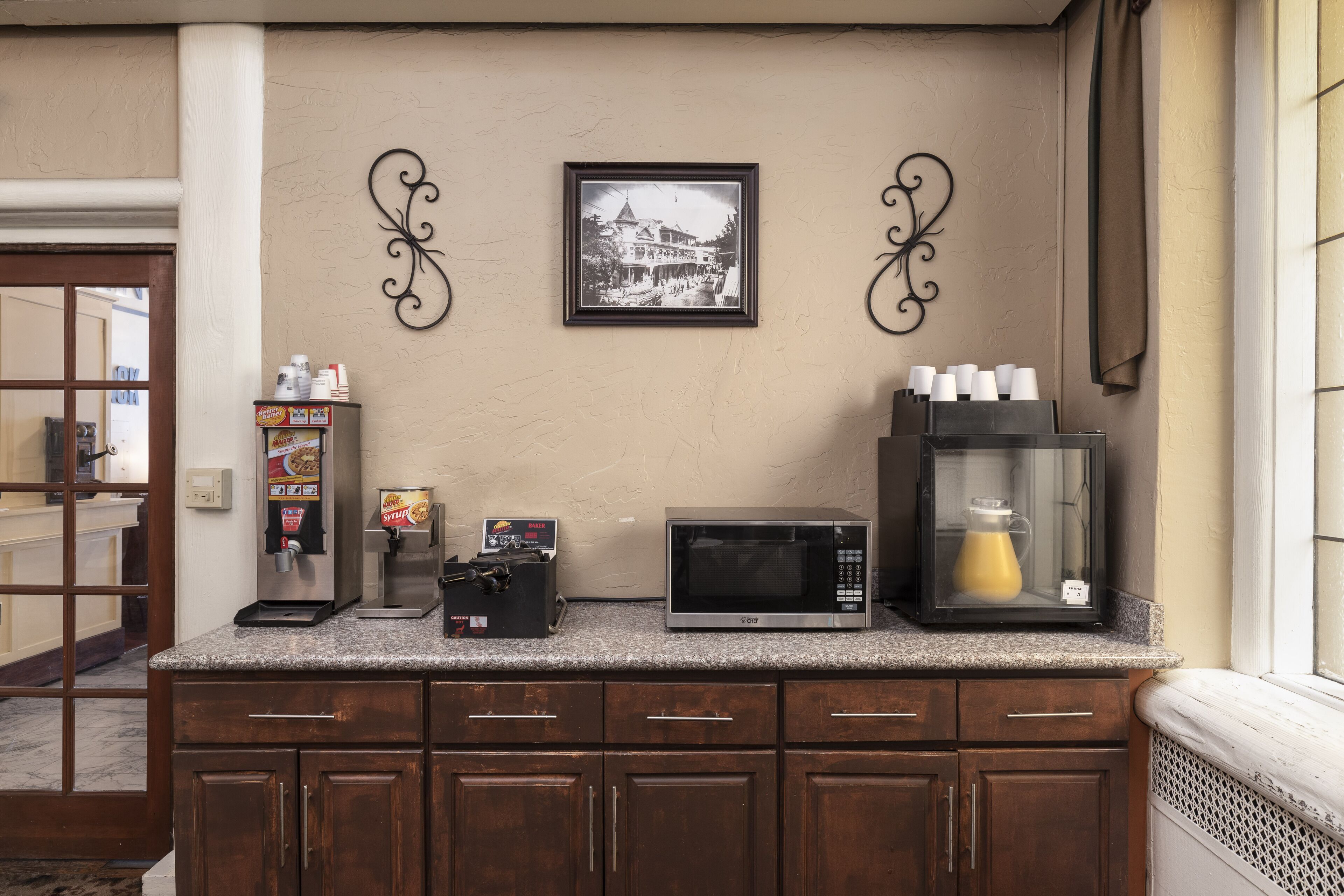 free daily continental breakfast