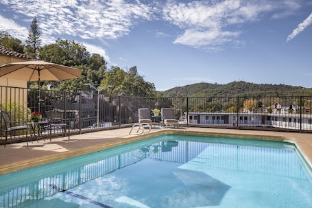 Seasonal outdoor pool. Hotel Lumberjack