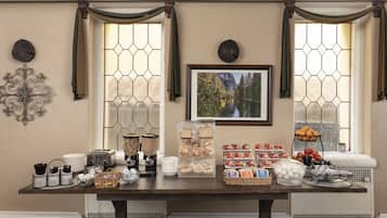 Free daily continental breakfast