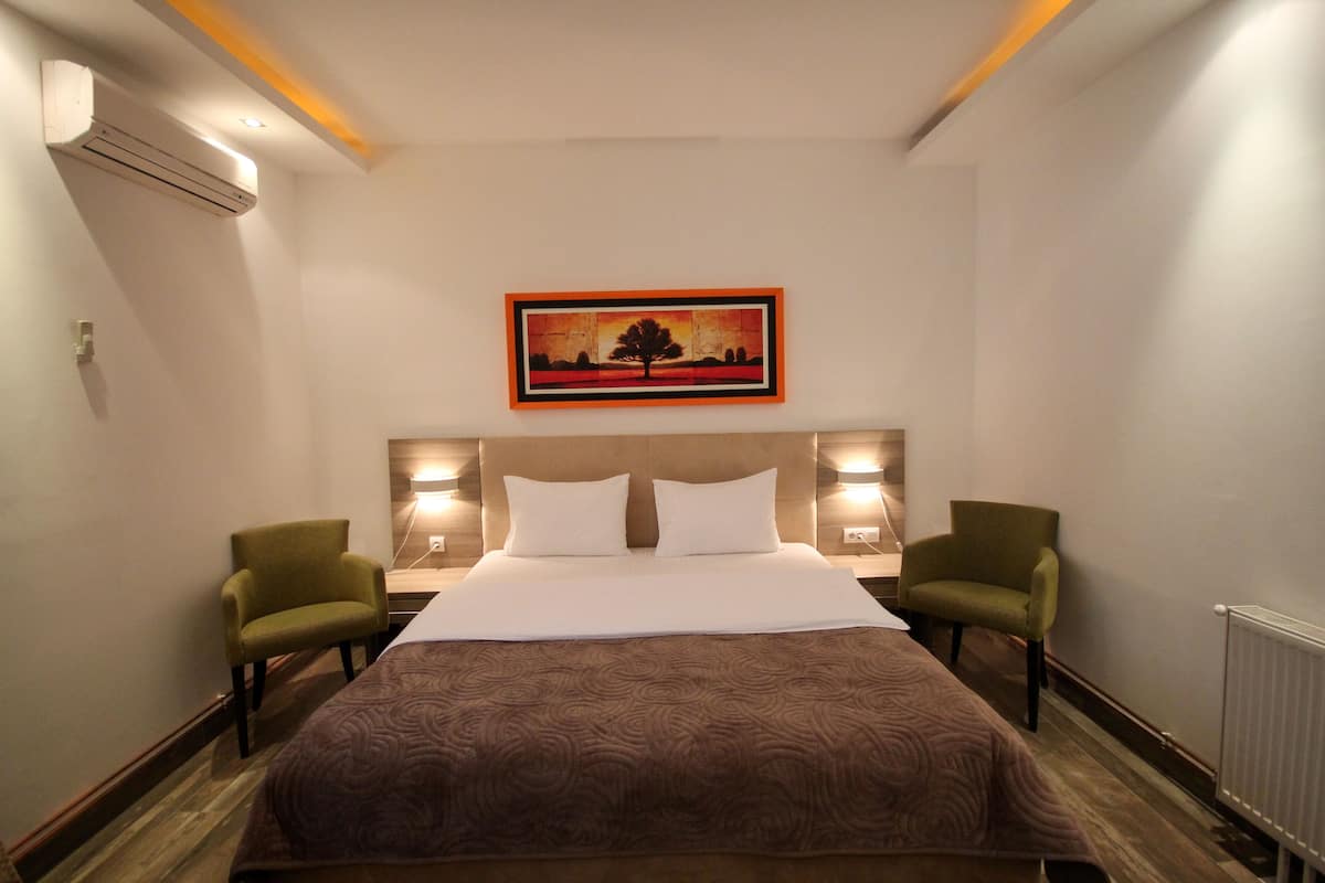Double Room | Premium bedding, minibar, in-room safe, desk